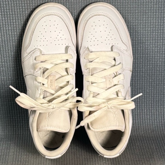 Nike Air Jordan 1 Low ‘Triple White’ Sneakers 553560-126 Size 4.5Y Size 6 Women - Picture 5 of 10